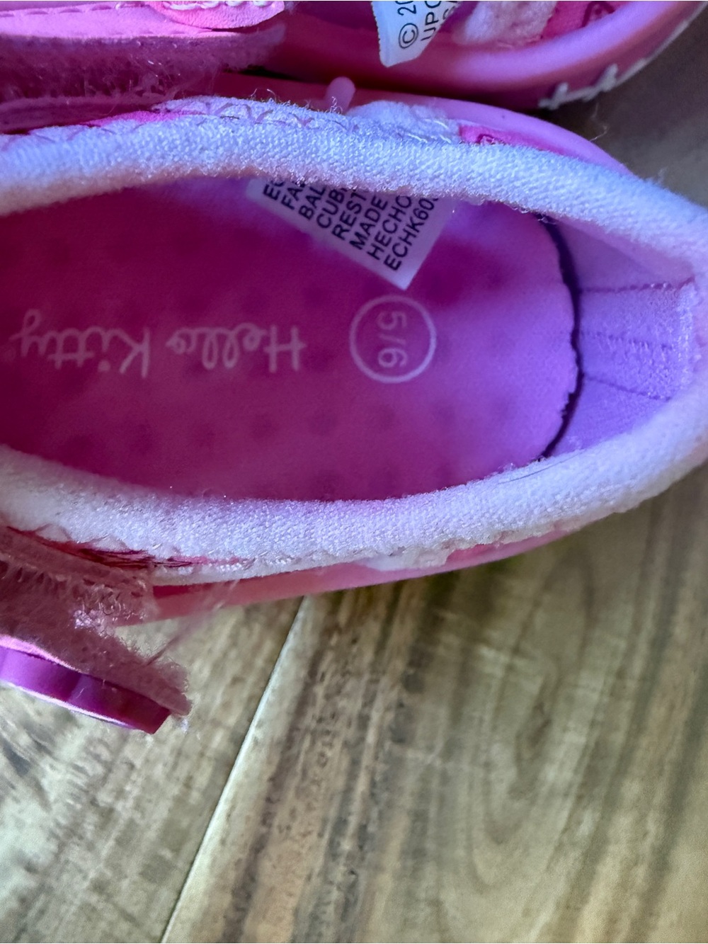 Hello Kitty Toddler Girls Water Shoe-Size 5/6 - Picture 5 of 7